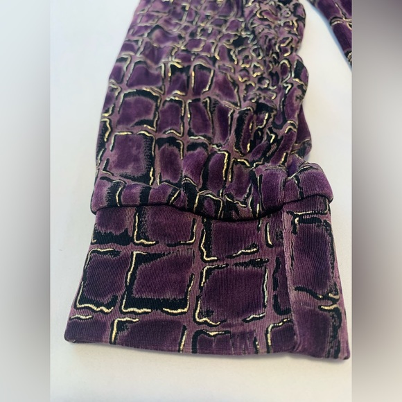 Super cool 90’s snakeskin with gold details button up blouse - Picture 7 of 13